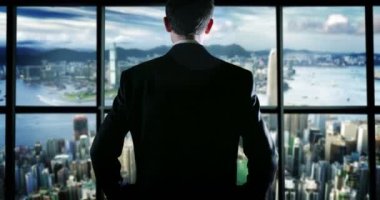 wallstreet manzarası ve çalışmaları ile başarı ile bina bir cam üst kısımları üzerinde başarılı bir genç adam kutluyor