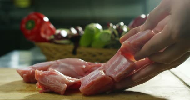 Composição perfeita de frescura e comida saudável na cozinha italiana — Vídeo de Stock