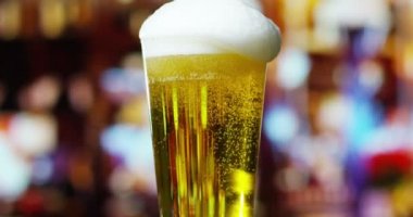Bira cam dökme