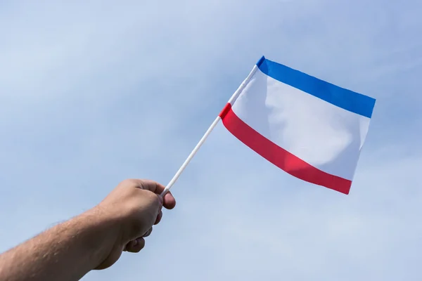 Flaga autonomicznej Republiki Krymu na waving rękę na wiatr — Zdjęcie stockowe