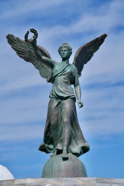 Rhodes Marina yakınlarındaki Ebedi Zafer Anıtı. Rodos, Yunanistan, Şubat 2025. 