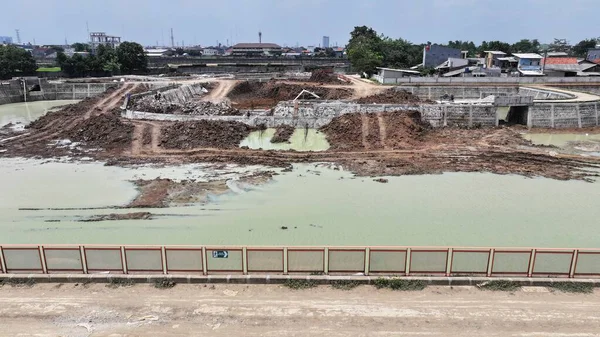 Beton ve inşaat malzemeleriyle inşaat alanı