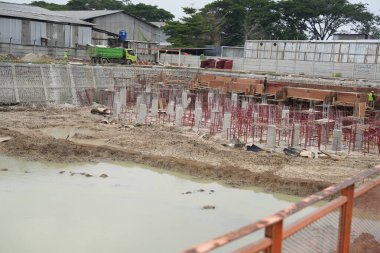 İnşaat alanı evin temeli.