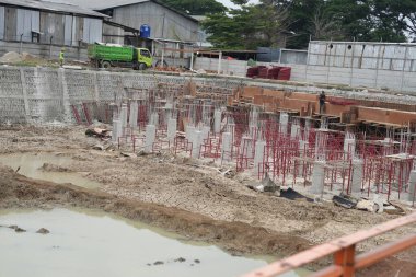 Beton ve inşaat malzemeleriyle inşaat alanı