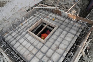 Beton inşaatı. Temel, çerçeve şeklinde somut bir yapıdır. Kuruluşun temeli.