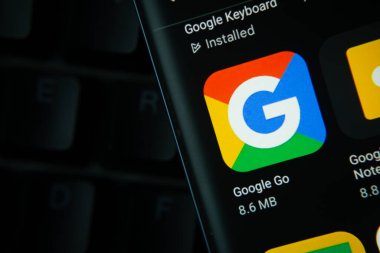 Dhaka, Bangladeş - 27 Temmuz 2025: Google Go uygulaması akıllı telefon ekranında gösteriliyor.