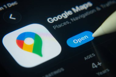 Dhaka, Bangladeş - 01 Aralık 2025: Bir iPad ekranındaki Uygulama Dükkanı uygulama simgesine yakın plan.