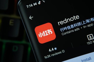 Dhaka, Bangladeş - 27 Temmuz 2025: Google Playstore 'dan gelen rednote uygulaması akıllı telefon ekranında görüntülenir.