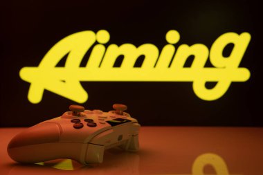 Dhaka, Bangladeş - 20 Mar 2025: Arka planda Amaç Inc ekranda görülen beyaz bir oyun alanı yakın plan.