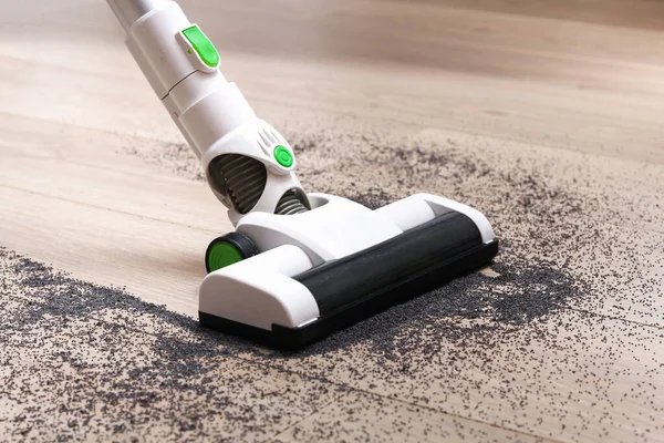 Man Uses Bagless Vertical Cordless Vacuum Cleaner Clean Floor — Stock Photo, Image