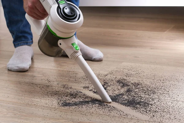 Man Uses Bagless Vertical Cordless Vacuum Cleaner Clean Floor — Stock Photo, Image