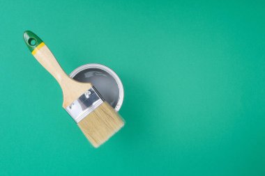 Renk paleti örneklerinde boya mineleri açık. Tamir konsepti, inşaat. Turkuaz yeşilin tonları.