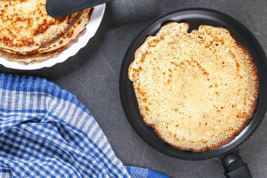 Rus mutfağından ince krepler. Rus blini, krep..