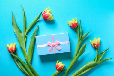 8 Mart Anneler Günü, Sevgililer Günü için hediye olarak bir buket lale. Paskalya dekoru.