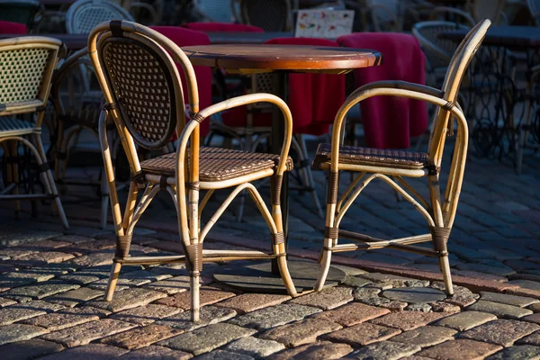 sandalye ve masa açık Cafe