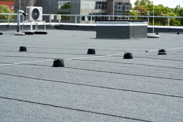 Flat roof protective covering with bitumen membrane for waterproofing — Stock Photo, Image