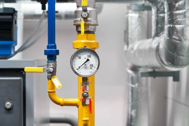 Kazan dairesi gaz basıncı ölçer tüpleri. İzleme için basınç göstergesi