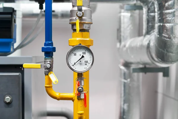 Kazan dairesi gaz basıncı ölçer tüpleri. İzleme için basınç göstergesi