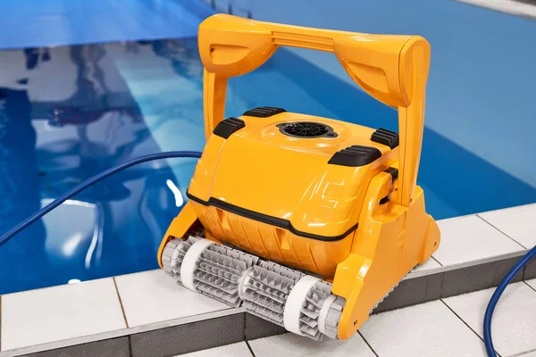 Yüzme havuzu otomatik temizleme robotu mavi su havuzu örtüsünü kapat