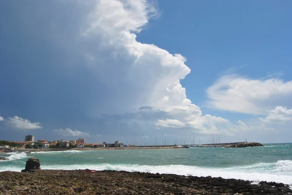 Yalı bulutlar İtalya ile