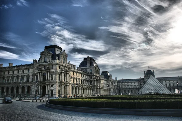 Vista del Museo del Louvre — Foto de Stock