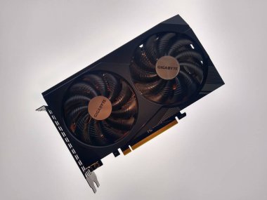 RTX 3060 12GB GPU Malı Beyaz Görüntü 'de İzole Edildi