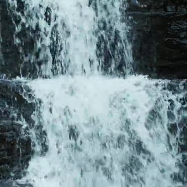 Şelale Ayrıntıları Yavaş Çekimde Yakalandı