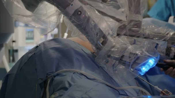 Minimaal invasieve robotica chirurgie met de Da Vinci Surgical System — Stockvideo