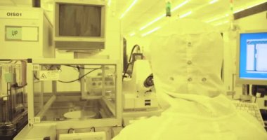 İsrail, Mart 2016. Bir yarı iletken üretim tesisinde test silikon gofret