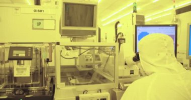 İsrail, Mart 2016. Bir yarı iletken üretim tesisinde test silikon gofret