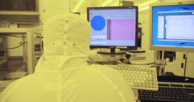 İsrail, Mart 2016. Bir yarı iletken üretim tesisinde test silikon gofret