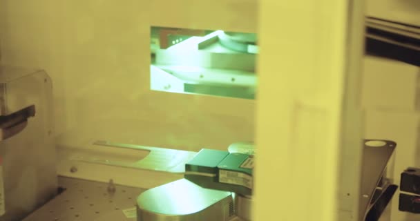 Silizium-Wafer-Produktion in einer Halbleiterfertigung — Stockvideo