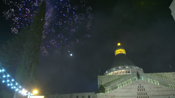 Fuegos artificiales sobre la basílica de la Anunciación — Vídeo de stock