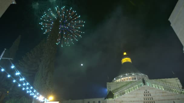 Fuochi d'artificio sulla basilica della proclamazione — Video Stock