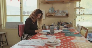 Su renkleri ve kalem onu Studio ile resmi ressamın