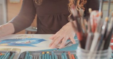 Su renkleri ve kalem onu Studio ile resmi ressamın