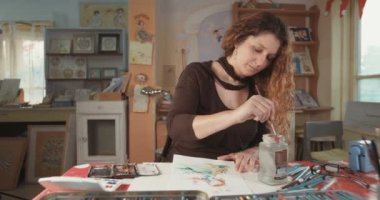 Su renkleri ve kalem onu Studio ile resmi ressamın