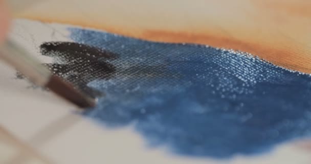 Close up de uma pintura de artista com cores de água — Vídeo de Stock