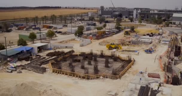 Luchtfoto beelden van een grootschalige bouwproject — Stockvideo