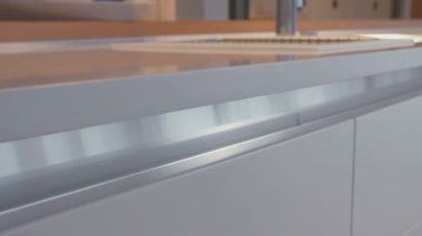 Lüks mutfak görüntüsünü izleme