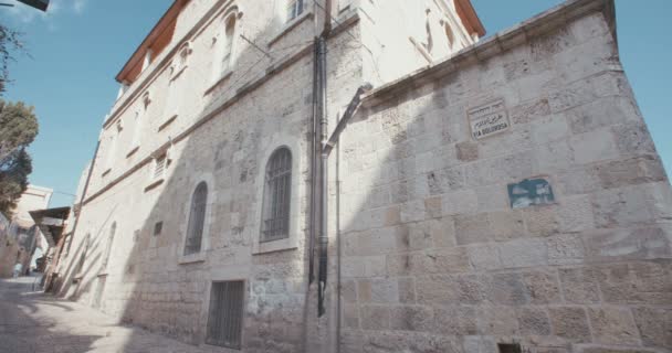 La Vía Dolorosa en la ciudad vieja Jerusalén — Vídeo de stock