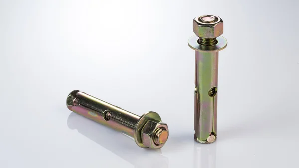 Kaplamalı cıvata ve vidalar bir yansıtıcı yüzeyi