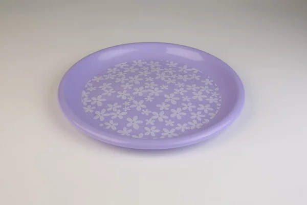 Renkli plastik tabak 