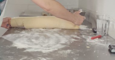 Erik reçeli hazırlanıyor Baker Strudel dolu