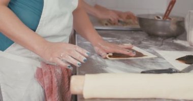 Baker Strudel Erik reçeli ile dolu.