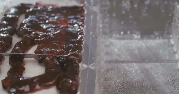 Baker diffusione marmellata di mirtilli — Video Stock