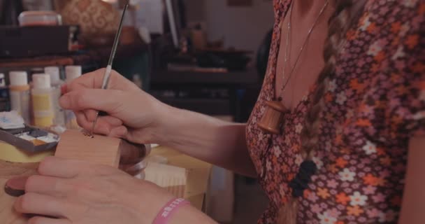 女木焼画を作る — ストック動画