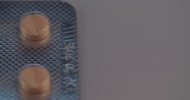 Nära upp skott av receptbelagda läkemedel — Stockvideo