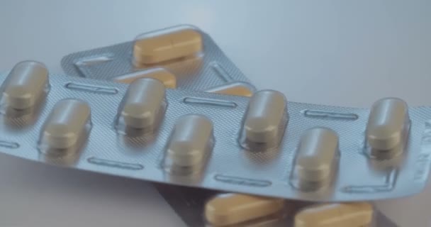 Close up tiro de medicamentos prescritos — Vídeo de Stock