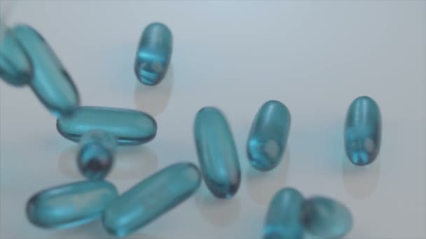 Olika receptbelagda piller faller — Stockvideo